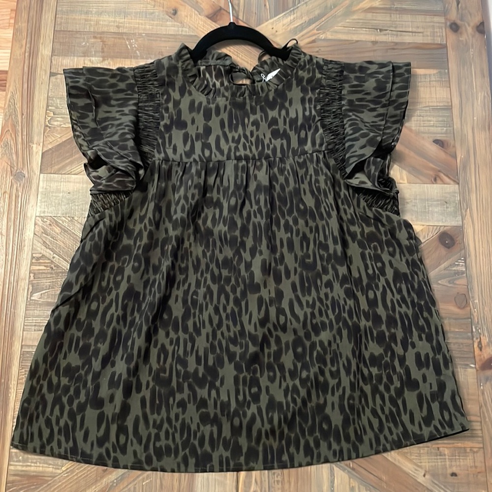 NWT THML Leopard Print Ruffle Neck/Sleeve blouse